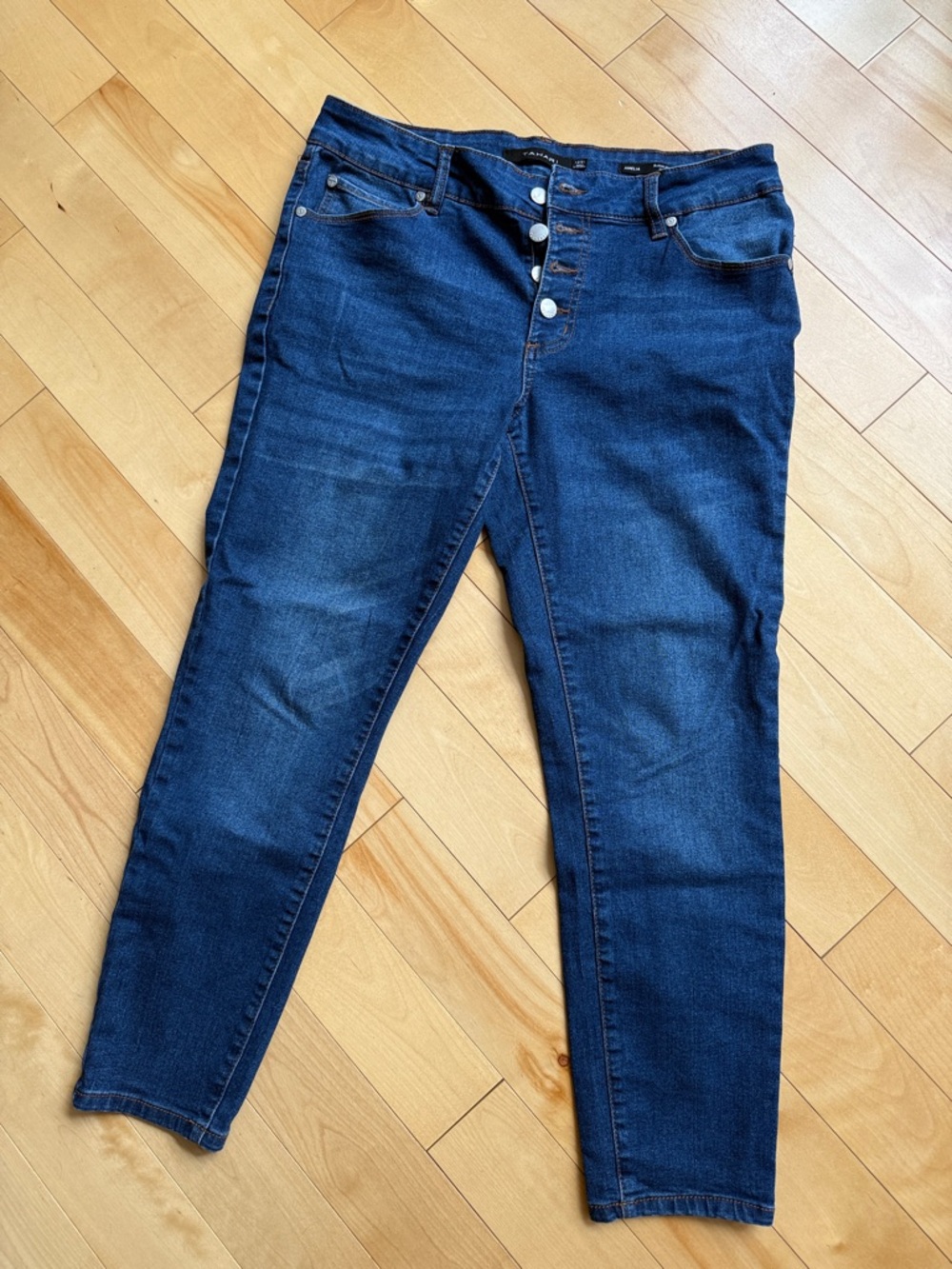 Tahari Women’s Dark Blue Stretch Skinny Jeans